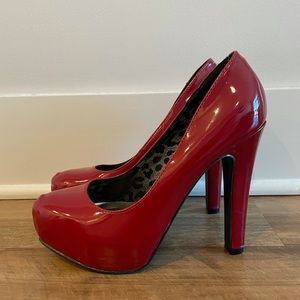 Worn Twice Red Guess Platforms